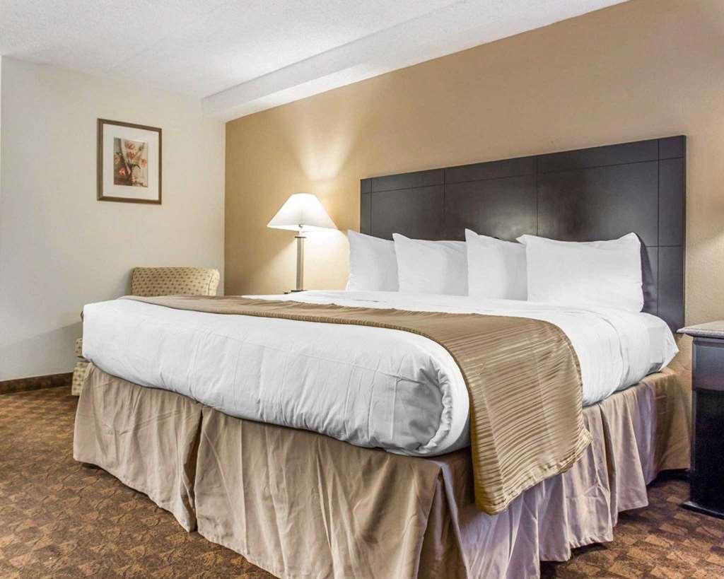 Quality Inn & Suites Coliseum Greensboro Εξωτερικό φωτογραφία