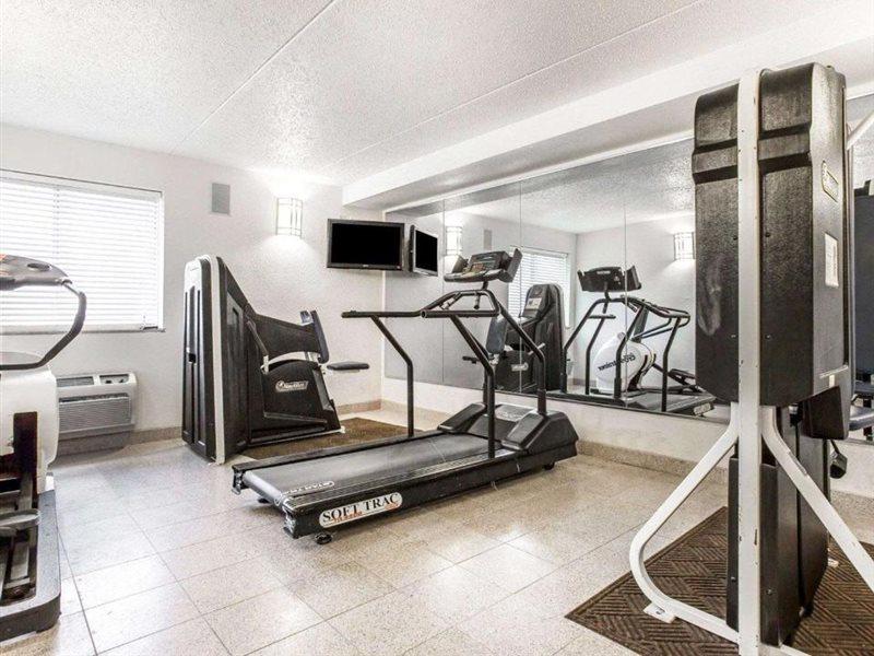 Quality Inn & Suites Coliseum Greensboro Εξωτερικό φωτογραφία