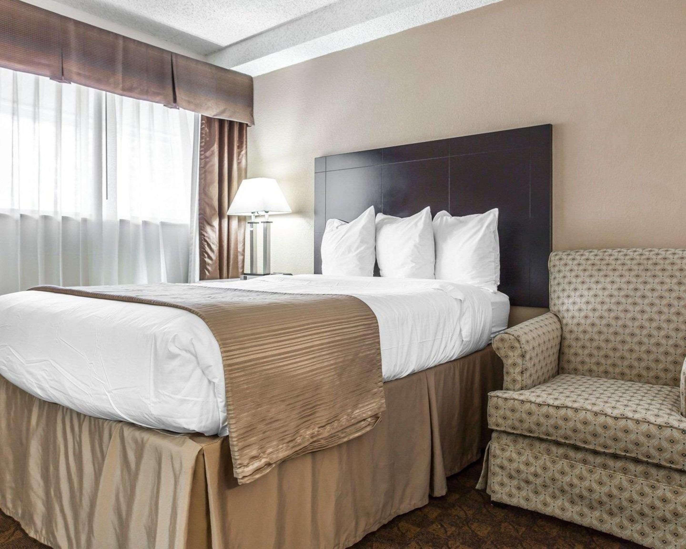 Quality Inn & Suites Coliseum Greensboro Εξωτερικό φωτογραφία