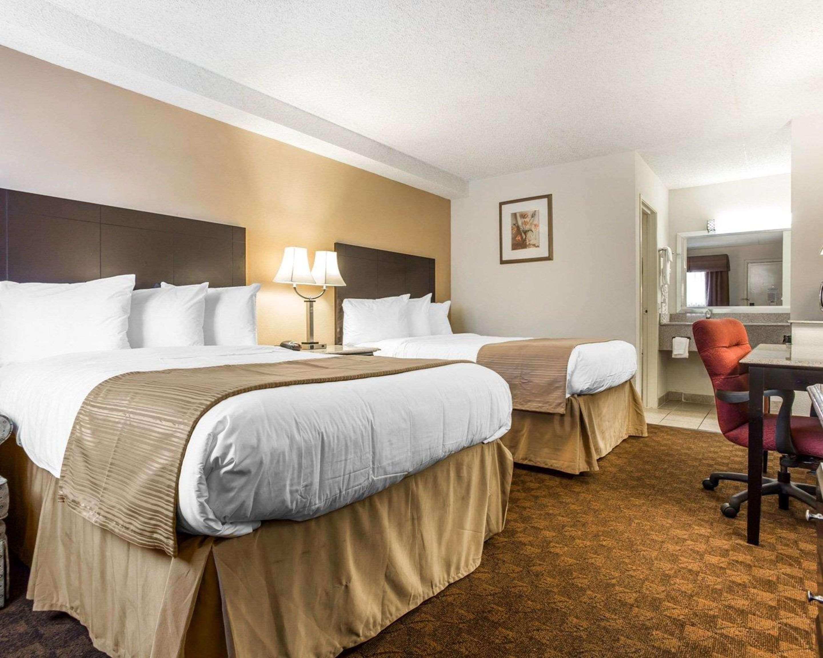 Quality Inn & Suites Coliseum Greensboro Εξωτερικό φωτογραφία