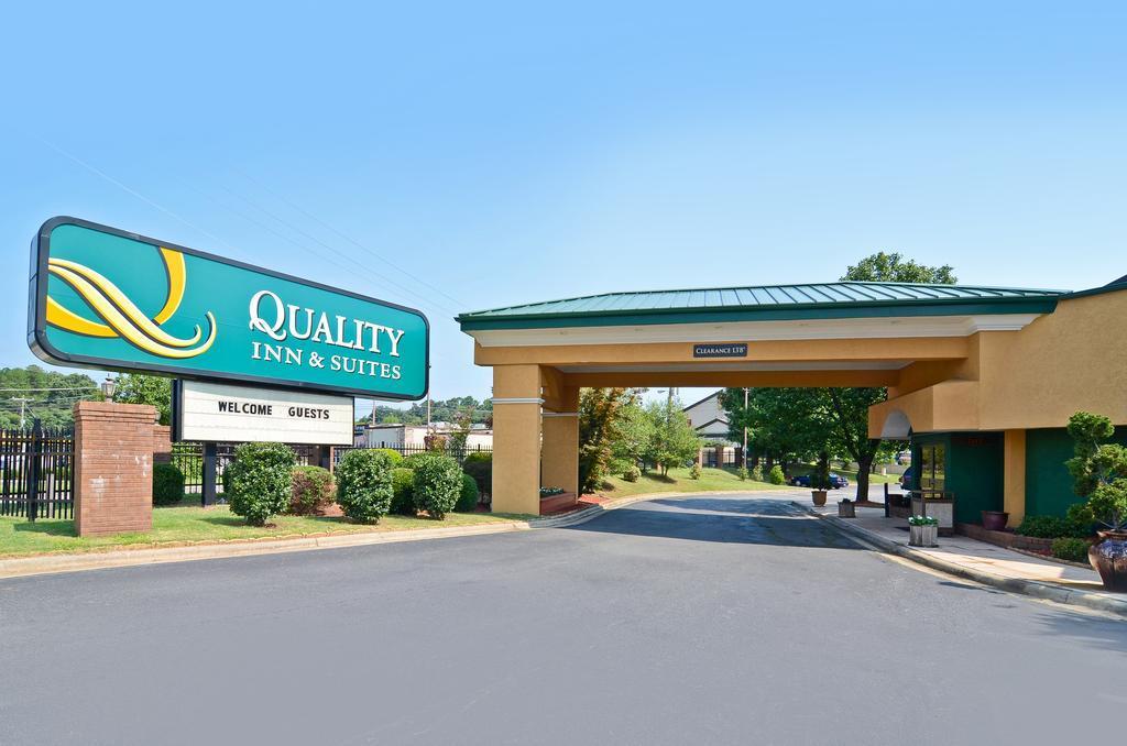 Quality Inn & Suites Coliseum Greensboro Εξωτερικό φωτογραφία