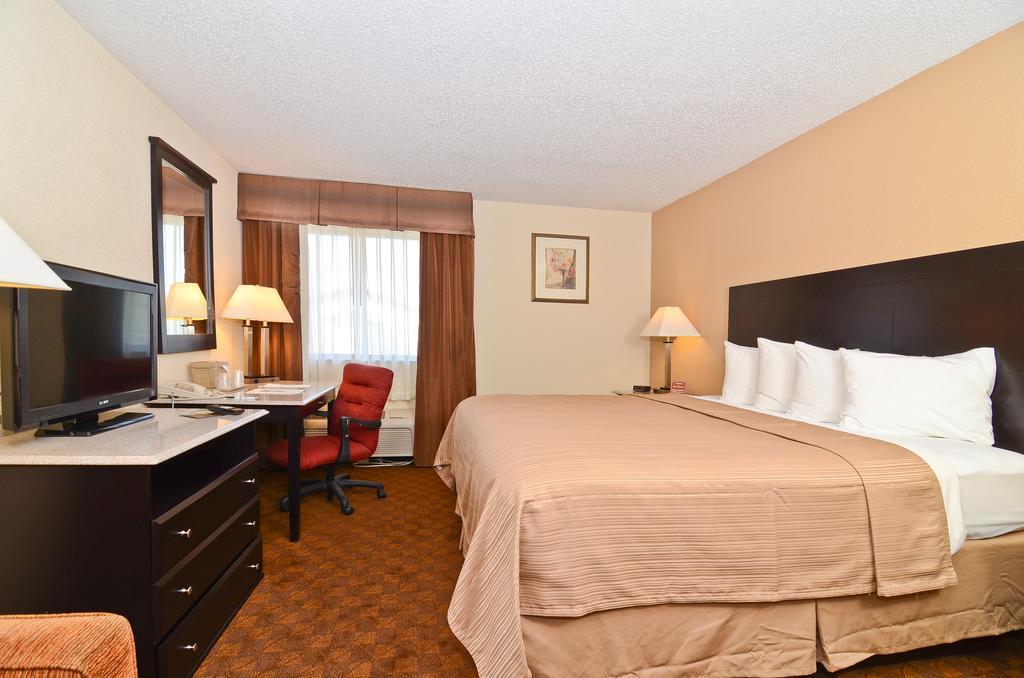 Quality Inn & Suites Coliseum Greensboro Εξωτερικό φωτογραφία
