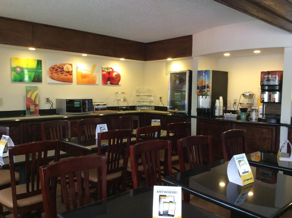 Quality Inn & Suites Coliseum Greensboro Εξωτερικό φωτογραφία