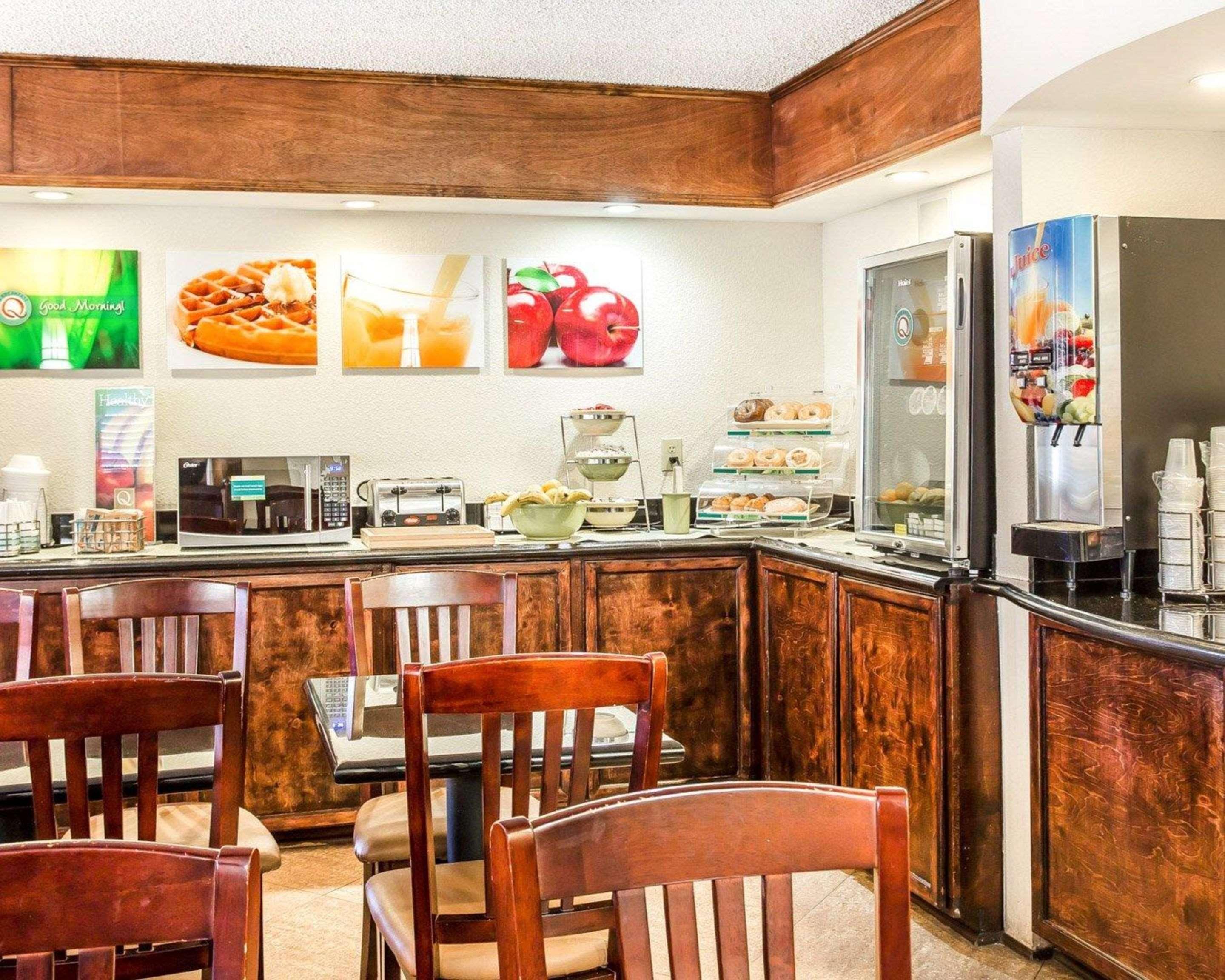 Quality Inn & Suites Coliseum Greensboro Εξωτερικό φωτογραφία