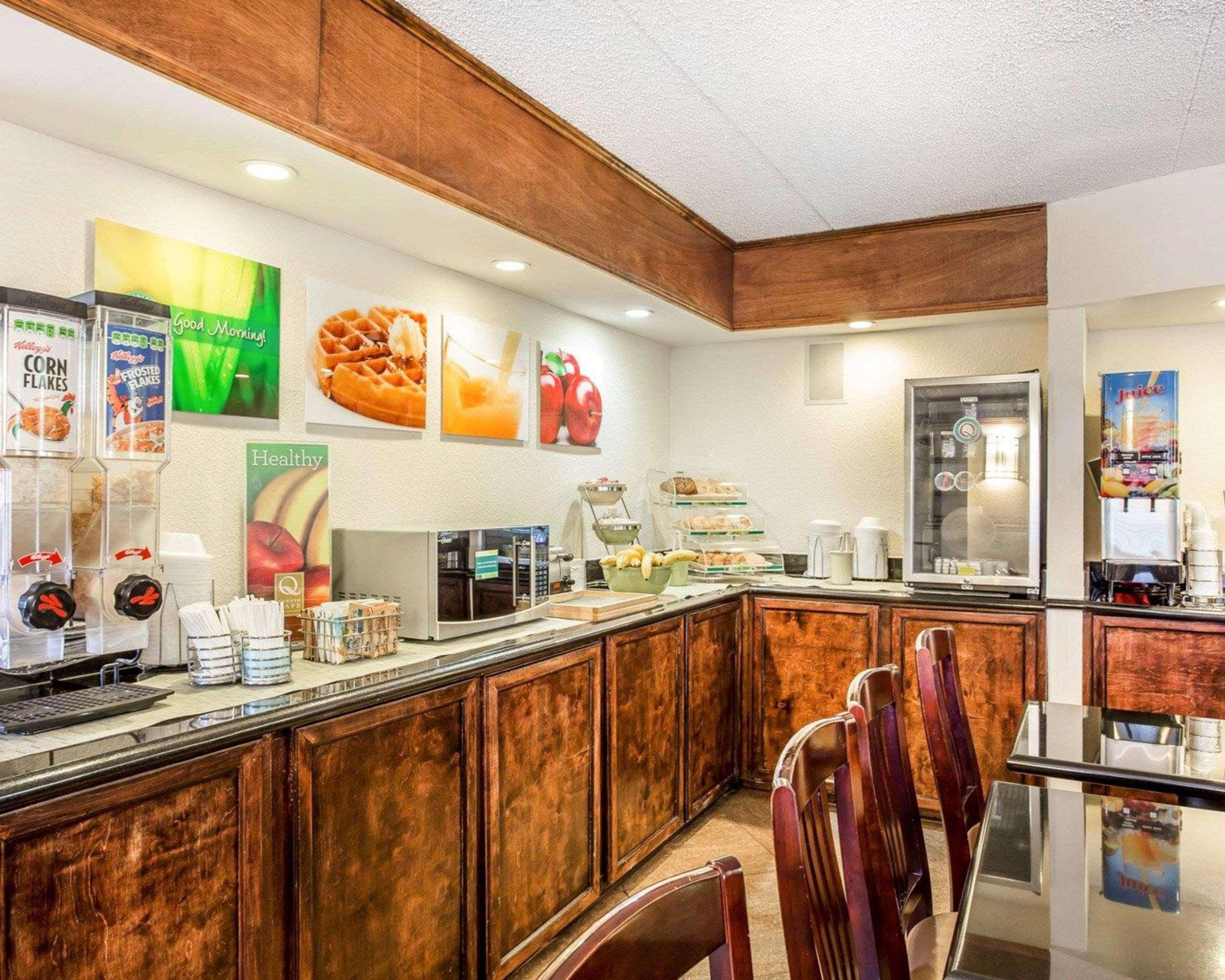 Quality Inn & Suites Coliseum Greensboro Εξωτερικό φωτογραφία