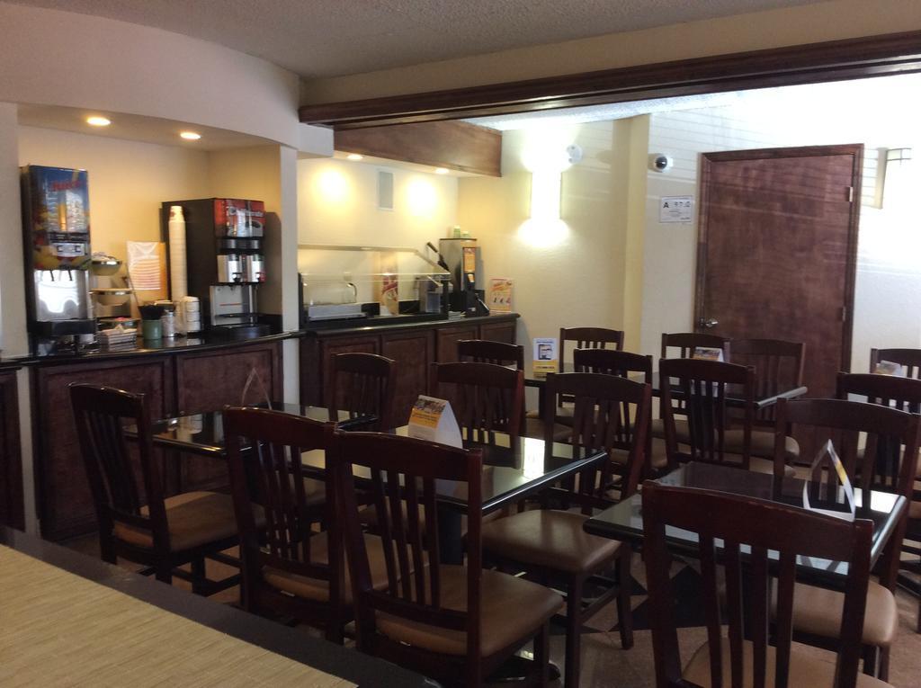 Quality Inn & Suites Coliseum Greensboro Εξωτερικό φωτογραφία