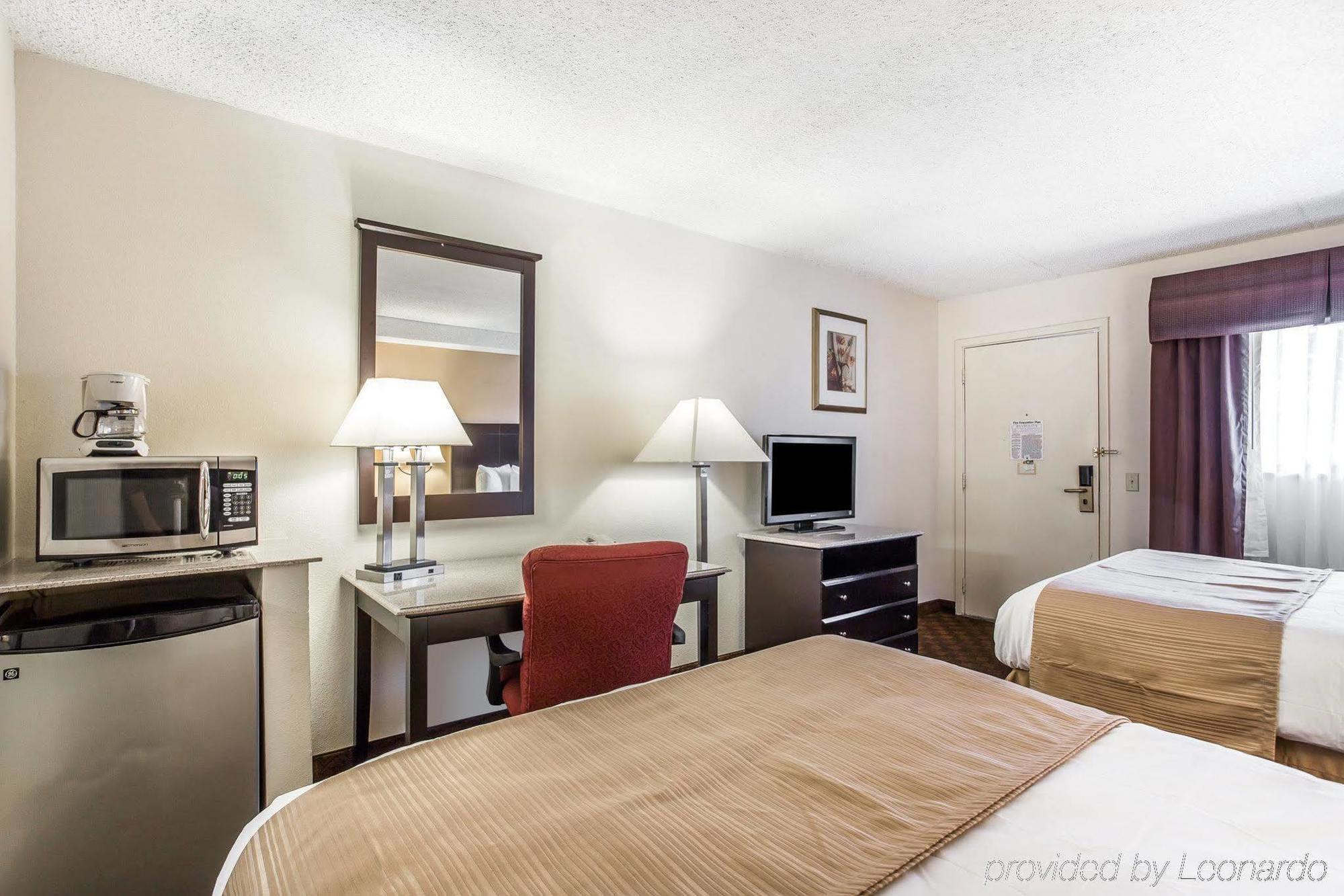 Quality Inn & Suites Coliseum Greensboro Εξωτερικό φωτογραφία