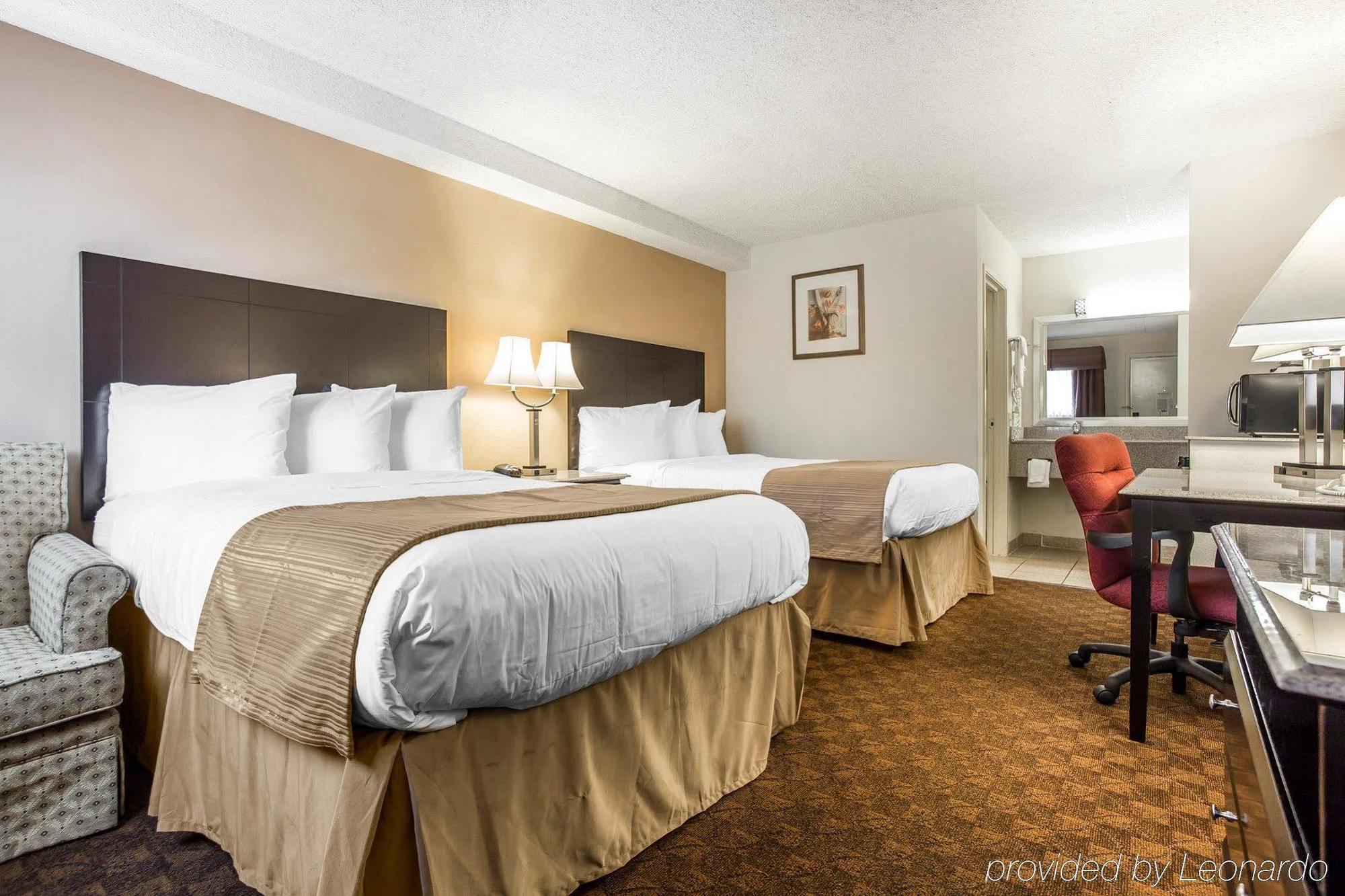 Quality Inn & Suites Coliseum Greensboro Εξωτερικό φωτογραφία