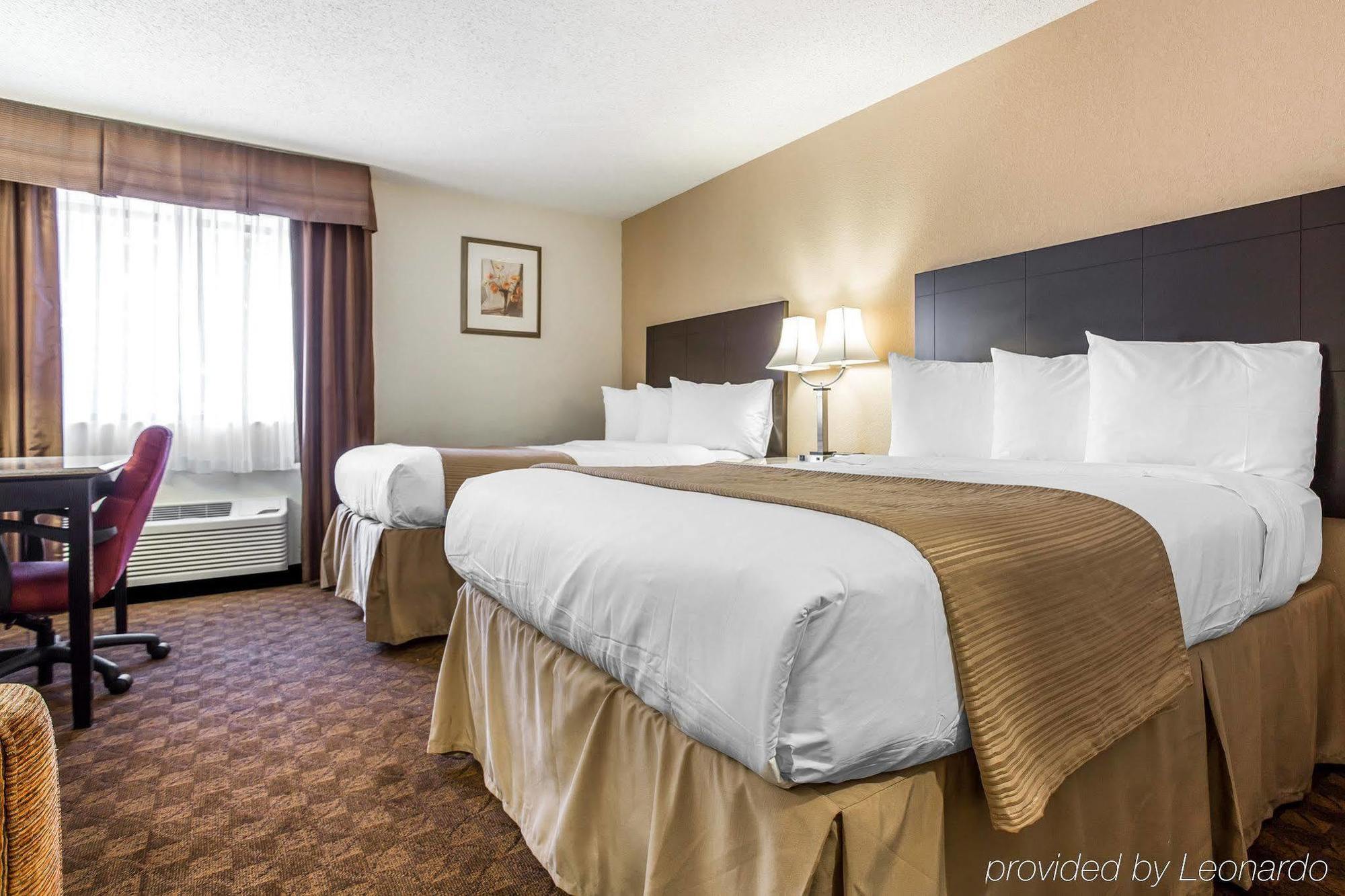 Quality Inn & Suites Coliseum Greensboro Εξωτερικό φωτογραφία