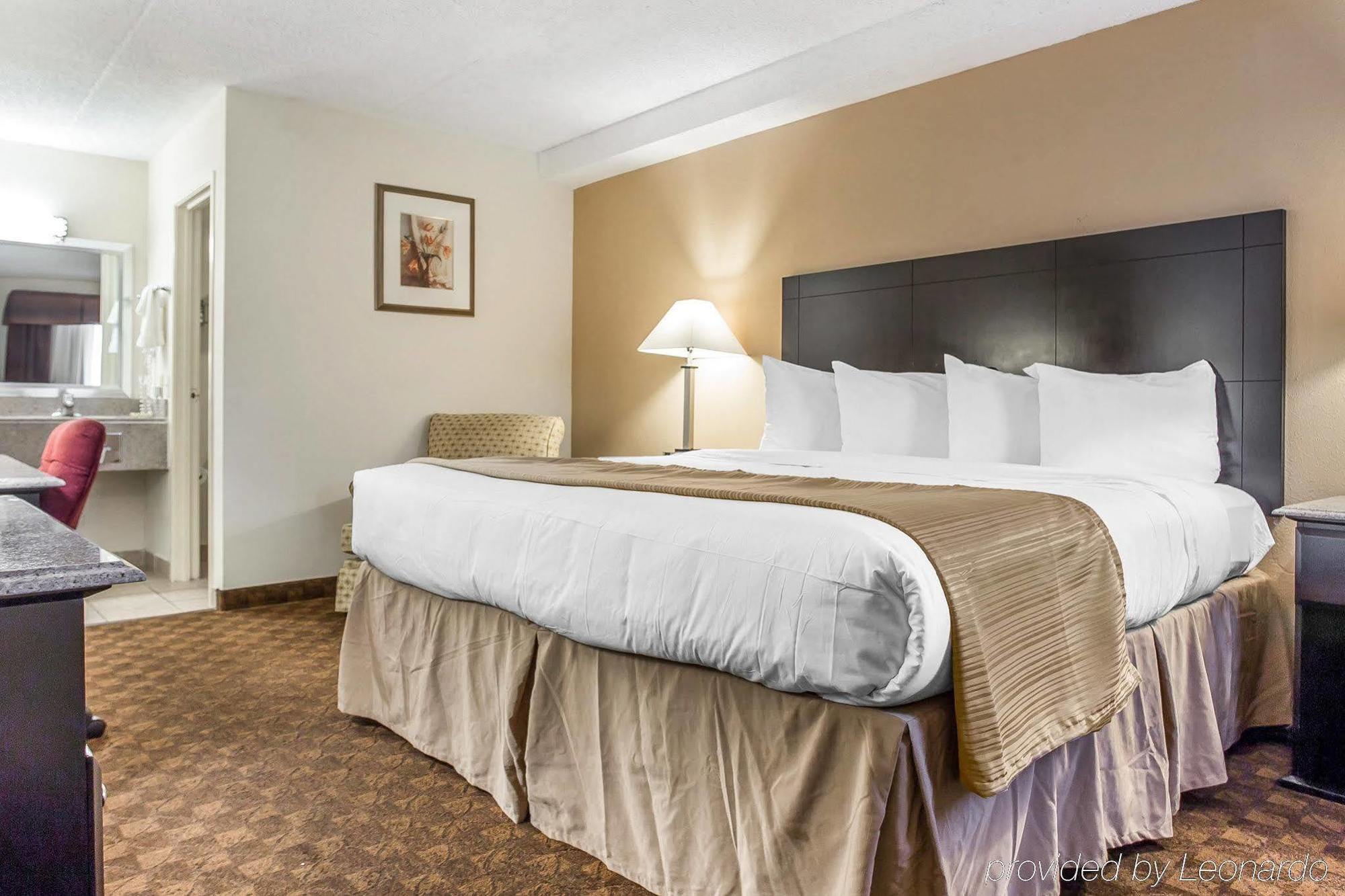Quality Inn & Suites Coliseum Greensboro Εξωτερικό φωτογραφία