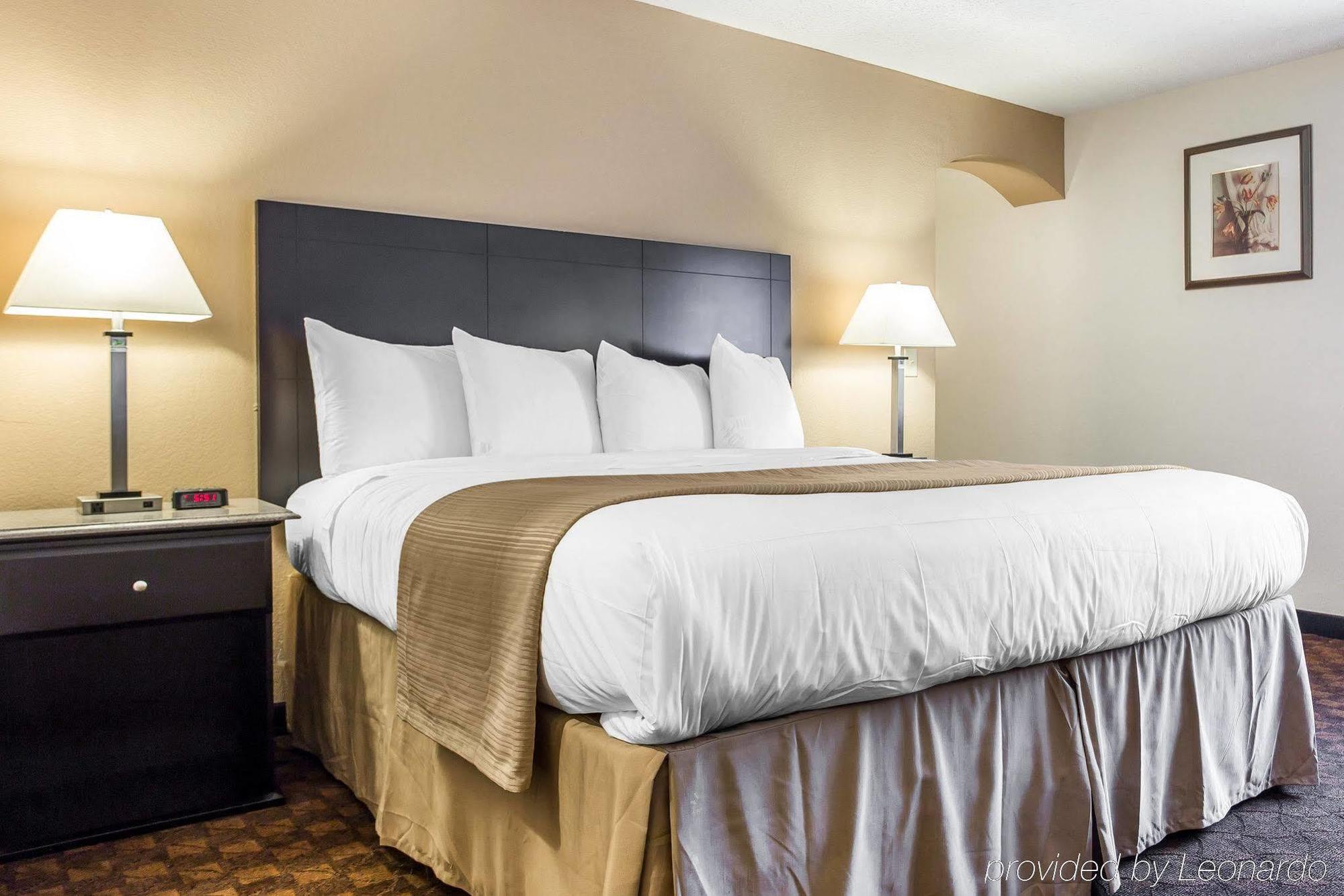Quality Inn & Suites Coliseum Greensboro Εξωτερικό φωτογραφία