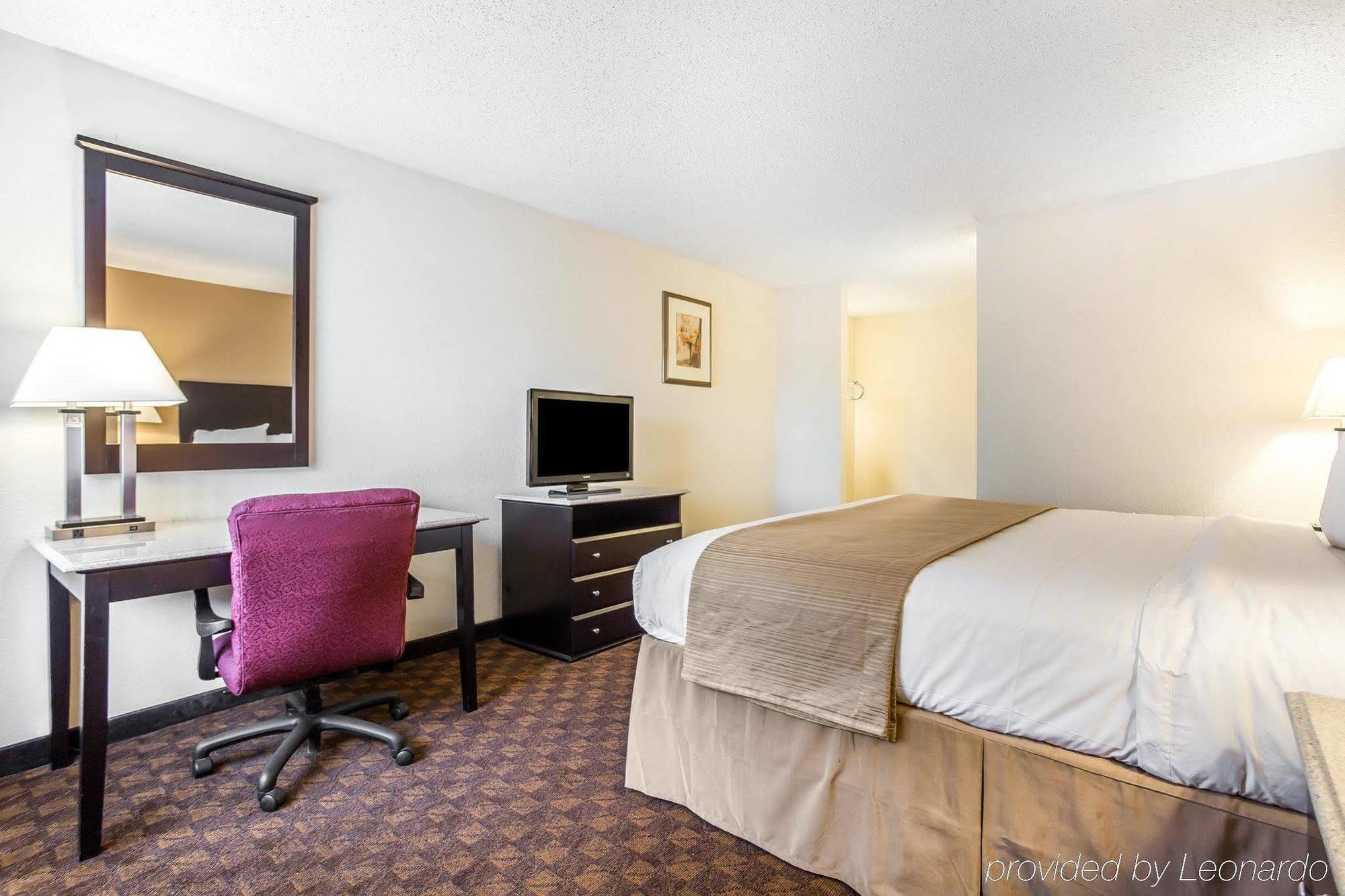 Quality Inn & Suites Coliseum Greensboro Εξωτερικό φωτογραφία