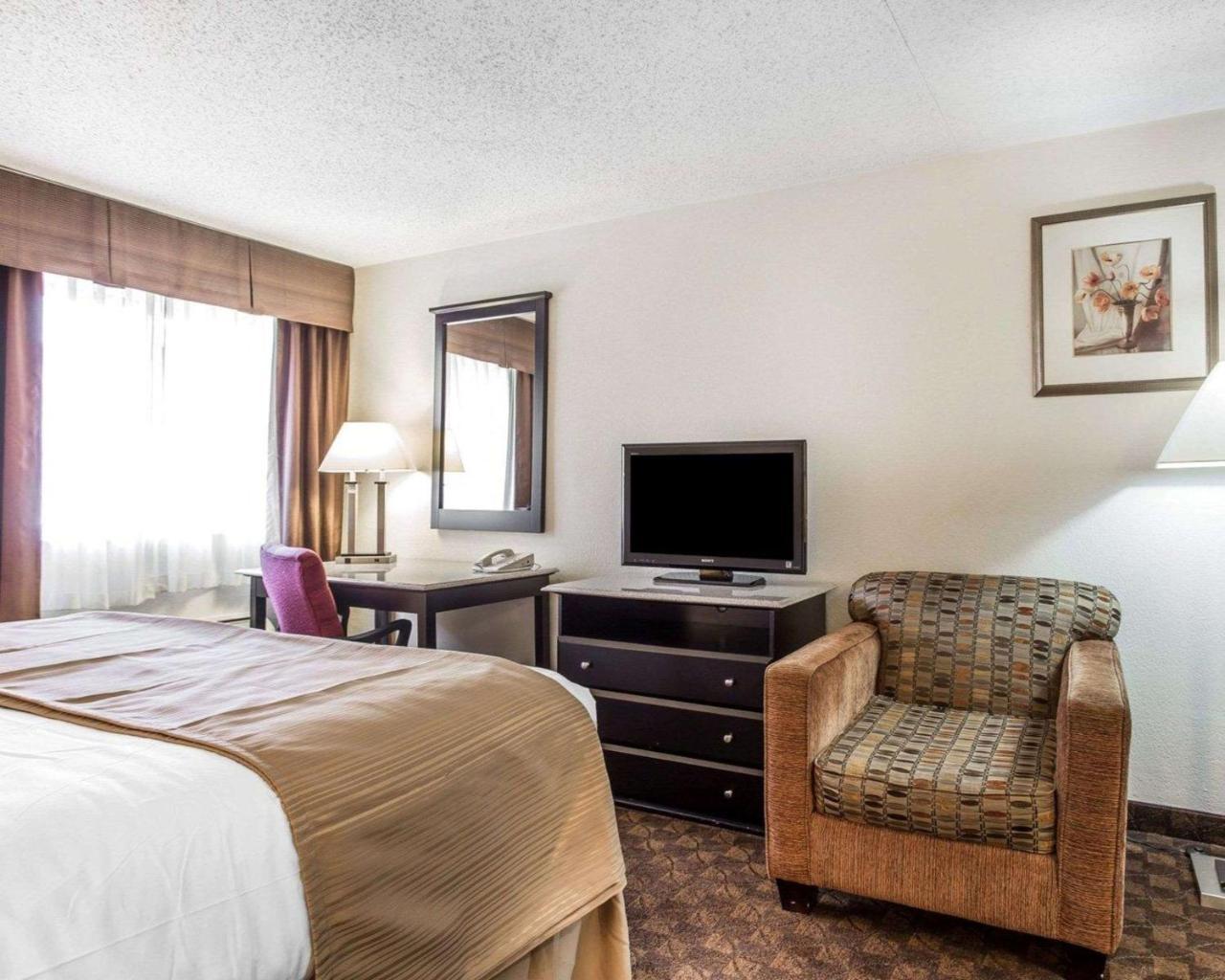 Quality Inn & Suites Coliseum Greensboro Εξωτερικό φωτογραφία
