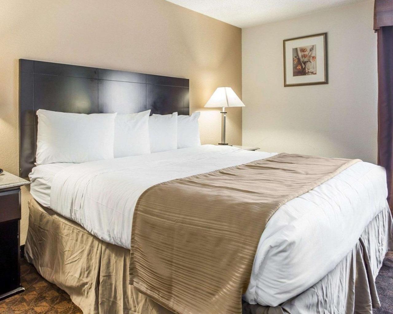 Quality Inn & Suites Coliseum Greensboro Εξωτερικό φωτογραφία